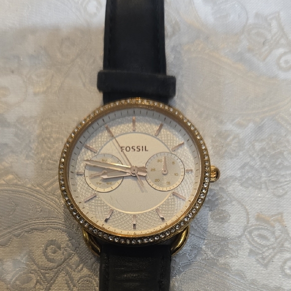 Fossil Women's Black Strap Gold Bezel Watch Needs New Band - Picture 1 of 2